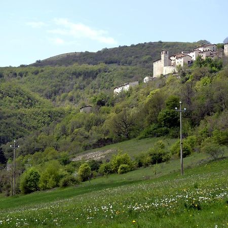 Appartamento Castello Di Cammoro Sellano Esterno foto