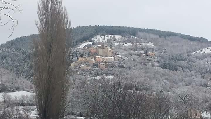 Appartamento Castello Di Cammoro Sellano Esterno foto