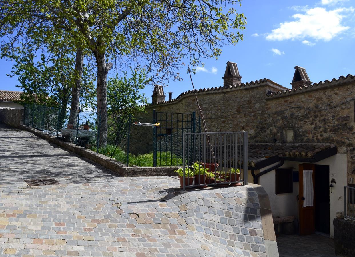 Appartamento Castello Di Cammoro Sellano Esterno foto