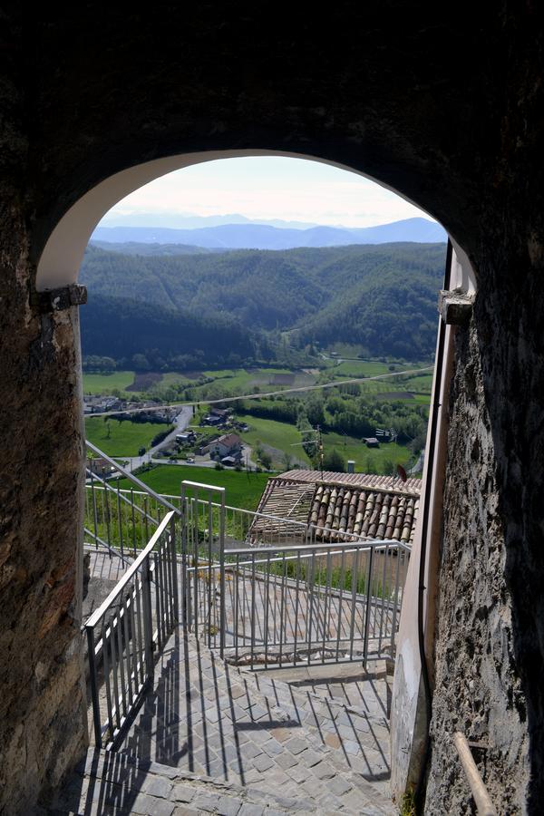 Appartamento Castello Di Cammoro Sellano Esterno foto