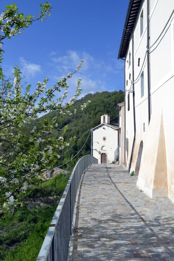 Appartamento Castello Di Cammoro Sellano Esterno foto