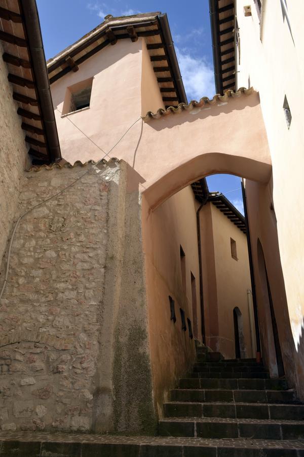 Appartamento Castello Di Cammoro Sellano Esterno foto