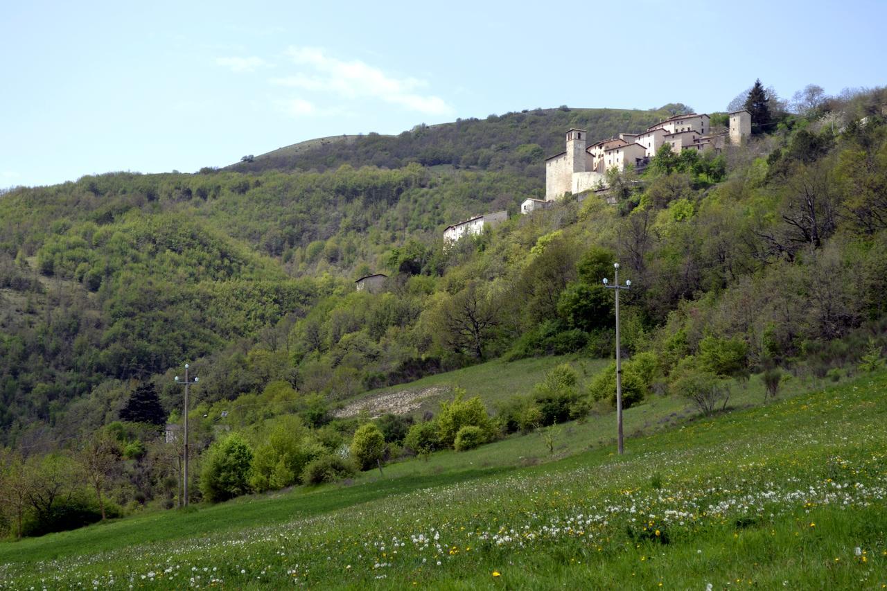 Appartamento Castello Di Cammoro Sellano Esterno foto